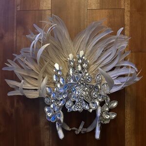 Elegant Feather and Rhinestone Headpiece